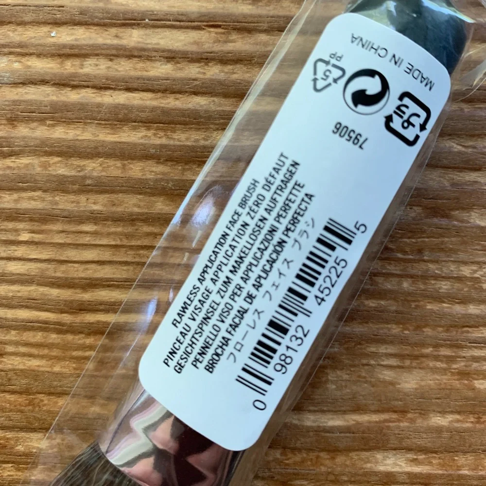 New Bare Minerals Flawless Application Face Brush